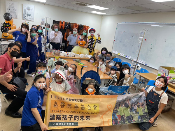 嘉磐萬聖不搗蛋 送暖中山醫床邊教室！